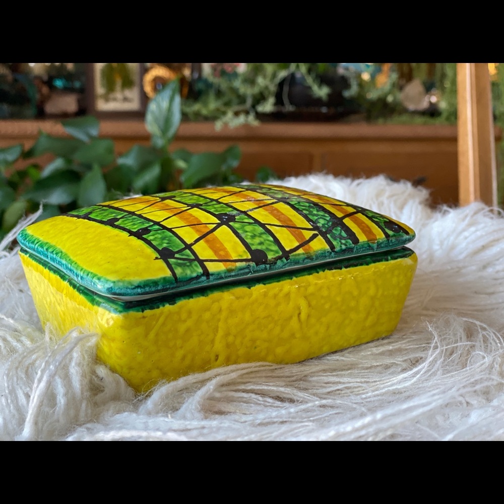 Beautiful vintage Bitossi stamped pottery box